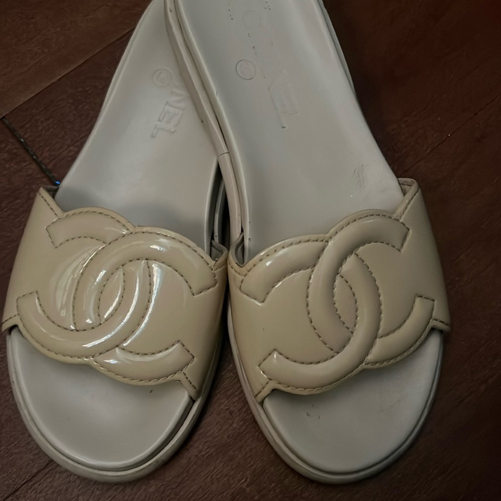 CHANEL slides